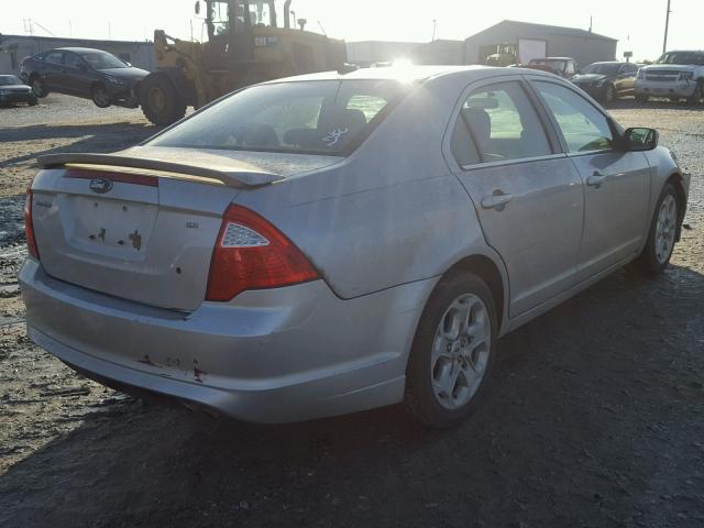 3FAHP0HA1AR338249 - 2010 FORD FUSION SE SILVER photo 4