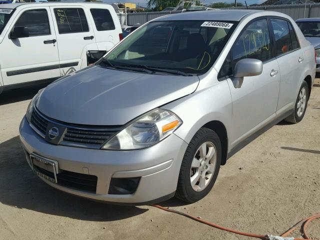 3N1BC11E37L400697 - 2007 NISSAN VERSA S SILVER photo 2