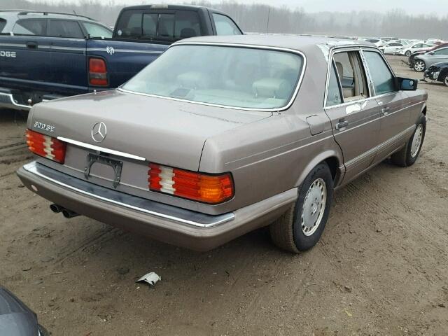 WDBCA24D0JA392863 - 1988 MERCEDES-BENZ 300 SE BEIGE photo 4