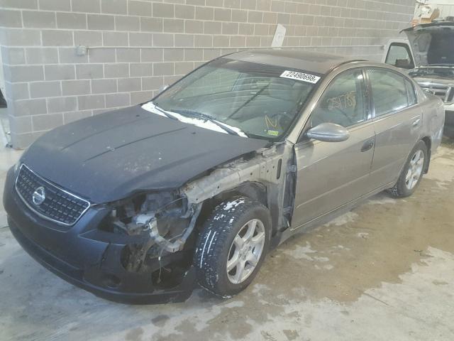 1N4AL11D65C369475 - 2005 NISSAN ALTIMA S GRAY photo 2