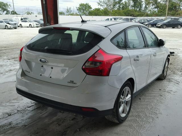 1FADP3K27EL230840 - 2014 FORD FOCUS SE WHITE photo 4