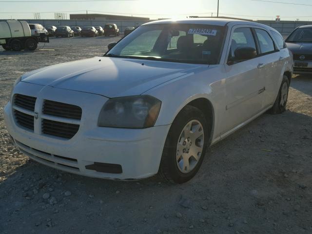 2D4FV47TX6H416972 - 2006 DODGE MAGNUM SE WHITE photo 2