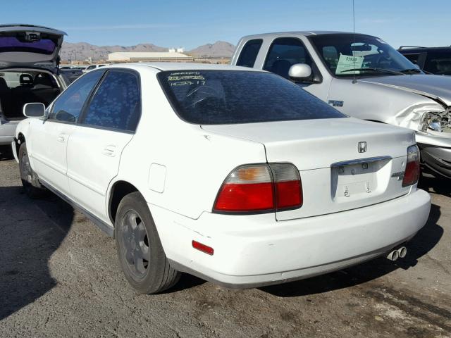 1HGCE6672VA014216 - 1997 HONDA ACCORD EX WHITE photo 3