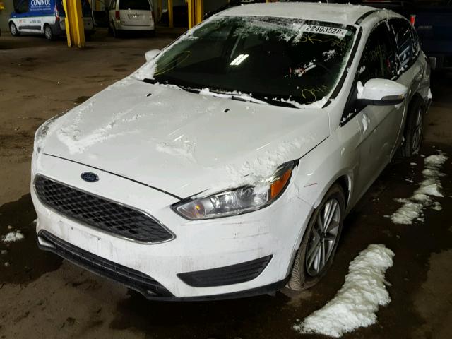 1FADP3K21GL400032 - 2016 FORD FOCUS SE WHITE photo 2