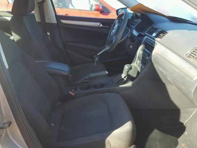 1VWAP7A37CC024118 - 2012 VOLKSWAGEN PASSAT S ვერცხლისფერი ფოტო 5