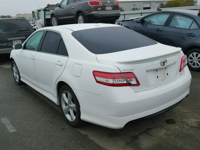 4T1BF3EK3BU756030 - 2011 TOYOTA CAMRY BASE WHITE photo 3