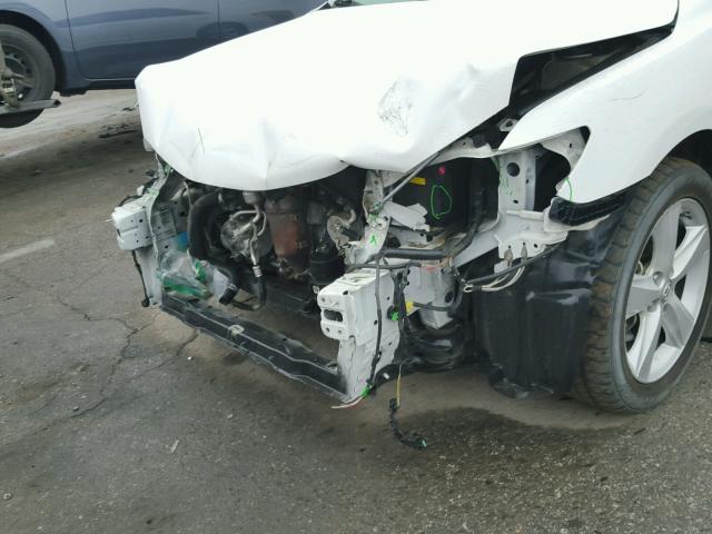 4T1BF3EK3BU756030 - 2011 TOYOTA CAMRY BASE WHITE photo 9