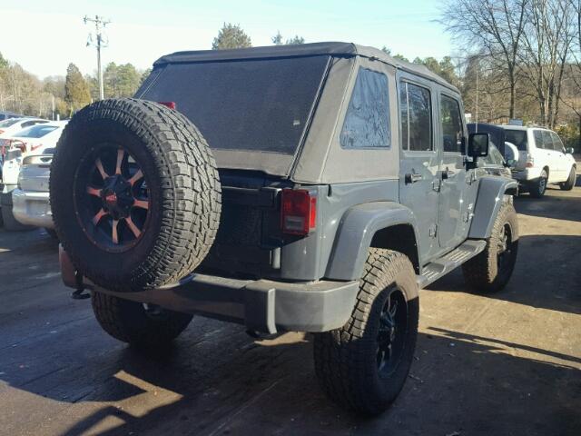 1C4BJWEG6HL557388 - 2017 JEEP WRANGLER U GRAY photo 4