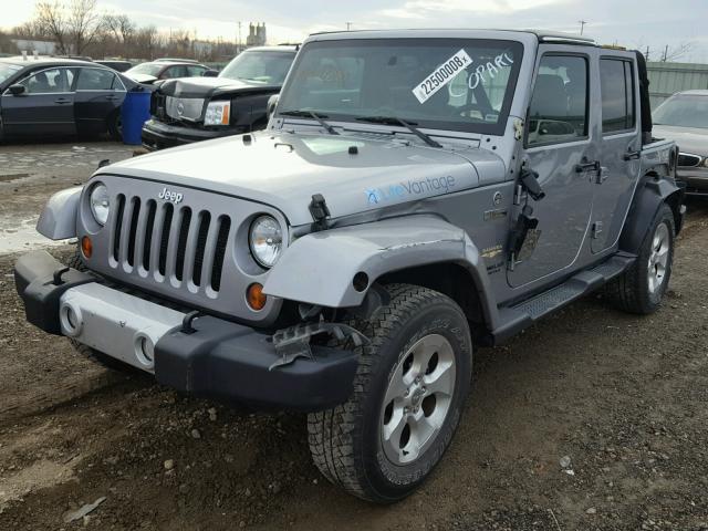 1C4HJWEGXDL672290 - 2013 JEEP WRANGLER U GRAY photo 2