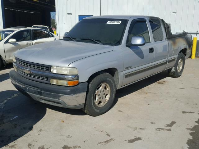 1GCEC19T22Z139416 - 2002 CHEVROLET SILVERADO SILVER photo 2