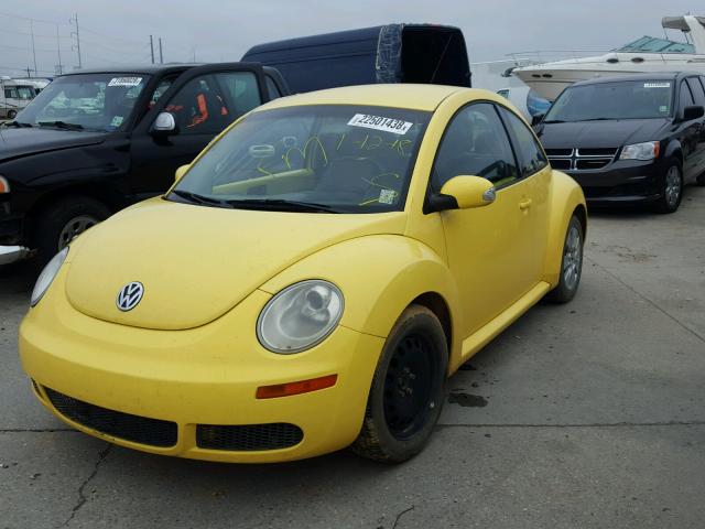 3VWPW31C78M501383 - 2008 VOLKSWAGEN NEW BEETLE YELLOW photo 2