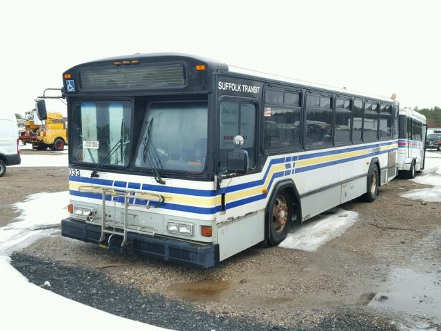 15GCB211051112737 - 2005 GILLIG TRANSIT BU WHITE photo 2