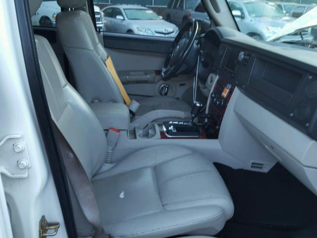 1J8HG58267C570572 - 2007 JEEP COMMANDER WHITE photo 5