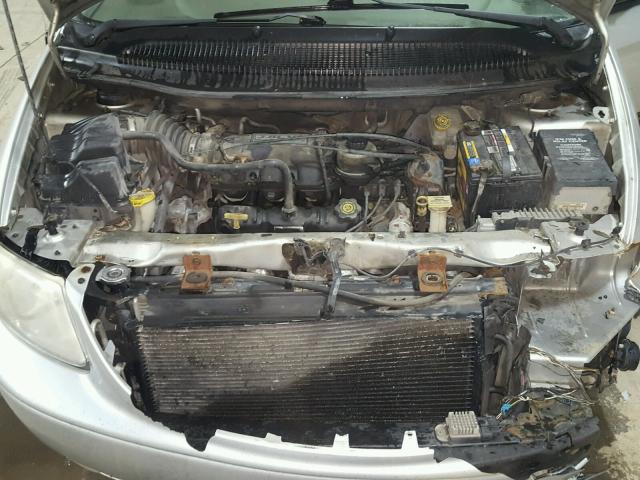 2C8GP64L83R239273 - 2003 CHRYSLER TOWN & COU SILVER photo 7