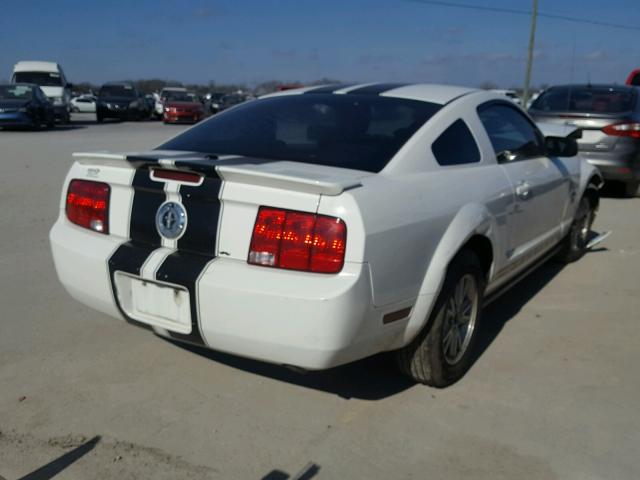 1ZVHT80N095104585 - 2009 FORD MUSTANG WHITE photo 4