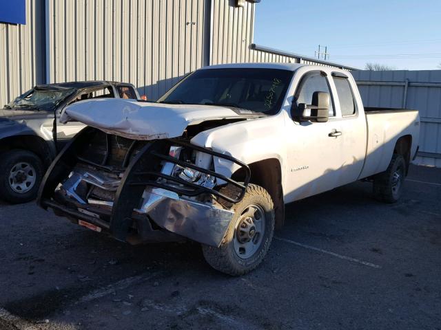 1GC2KVC88DZ246863 - 2013 CHEVROLET SILVERADO WHITE photo 2