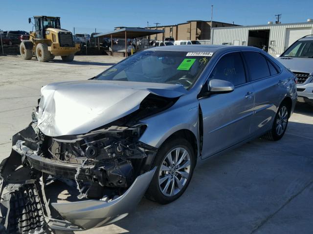 4T1BD1FK0FU161439 - 2015 TOYOTA CAMRY HYBR SILVER photo 2