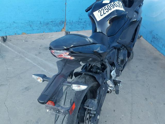 JKAEXEJ10HDA00720 - 2017 KAWASAKI EX650 J შავი ფოტო 6