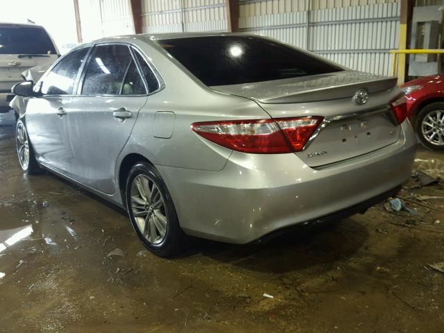 4T1BF1FK9HU618293 - 2017 TOYOTA CAMRY LE SILVER photo 3
