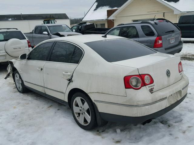 WVWAK73C98E009923 - 2008 VOLKSWAGEN PASSAT KOM WHITE photo 3