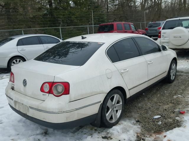 WVWAK73C98E009923 - 2008 VOLKSWAGEN PASSAT KOM WHITE photo 4