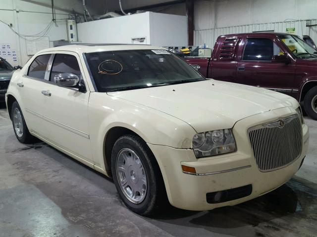 2C3KA53G97H792736 - 2007 CHRYSLER 300 TOURIN WHITE photo 1