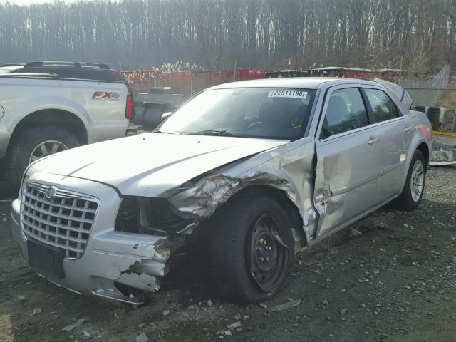 2C3KA43RX7H855614 - 2007 CHRYSLER 300 SILVER photo 2