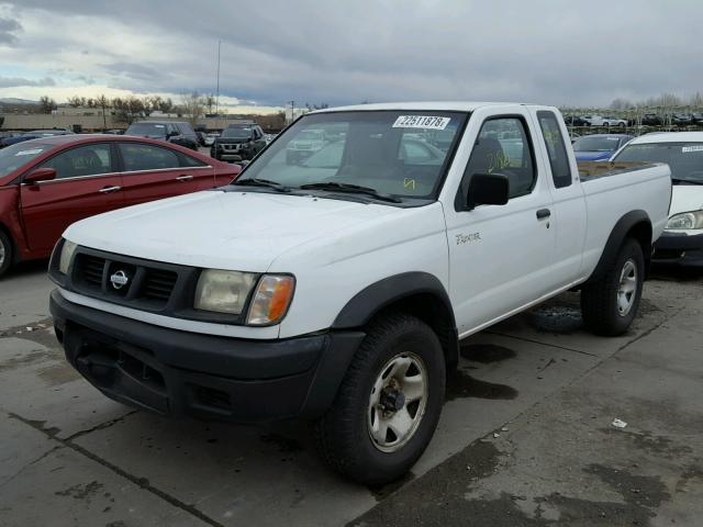 1N6ED26Y1XC318752 - 1999 NISSAN FRONTIER K WHITE photo 2