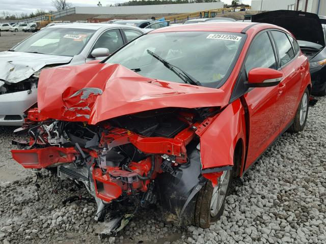 1FADP3K22HL336844 - 2017 FORD FOCUS SE RED photo 2