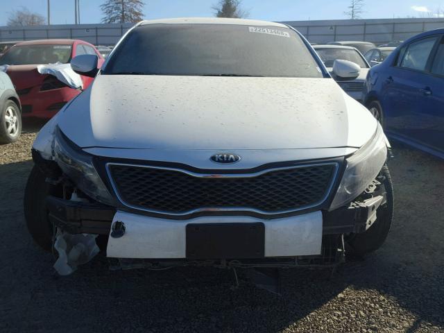 KNAGM4A70F5563578 - 2015 KIA OPTIMA LX WHITE photo 9