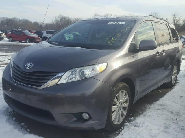 5TDDK3DC5BS003557 - 2011 TOYOTA SIENNA XLE GRAY photo 2