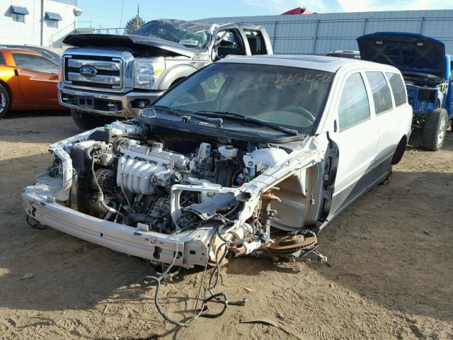 YV1SW61T442441203 - 2004 VOLVO V70 SILVER photo 2