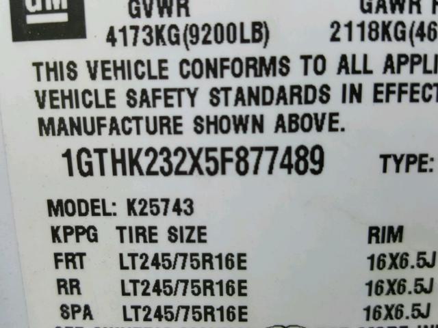 1GTHK232X5F877489 - 2005 GMC SIERRA K25 WHITE photo 10