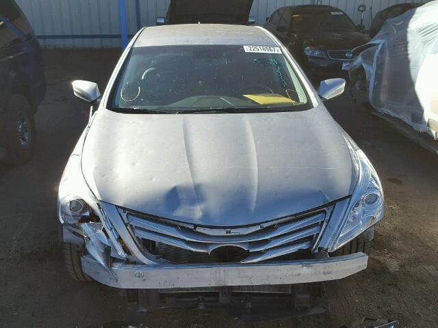 KMHFG4JG0CA138835 - 2012 HYUNDAI AZERA GLS SILVER photo 9