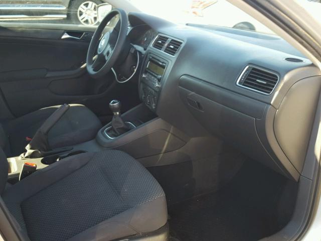 3VW1K7AJXBM023152 - 2011 VOLKSWAGEN JETTA BASE 银色 照片 5