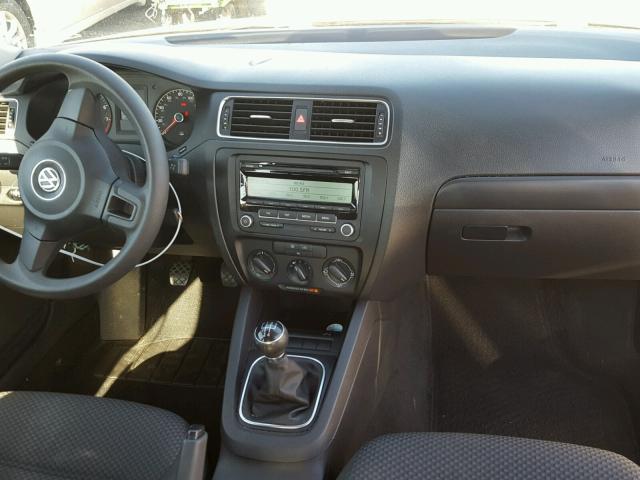 3VW1K7AJXBM023152 - 2011 VOLKSWAGEN JETTA BASE 银色 照片 9