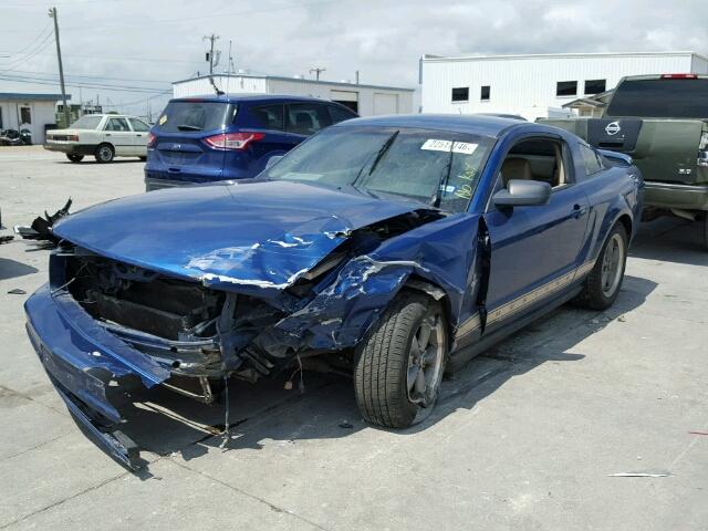 1ZVFT80NX65145504 - 2006 FORD MUSTANG BLUE photo 2