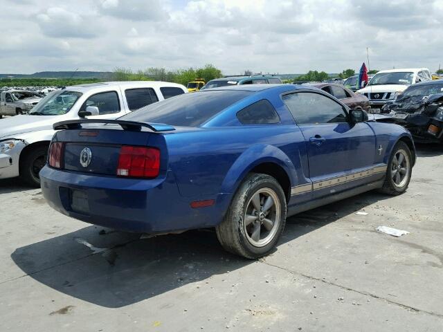 1ZVFT80NX65145504 - 2006 FORD MUSTANG BLUE photo 4