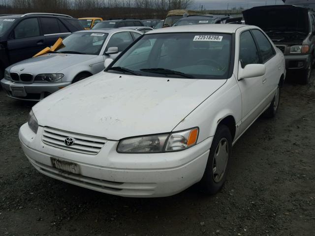 JT2BG22K4X0327082 - 1999 TOYOTA CAMRY LE WHITE photo 2