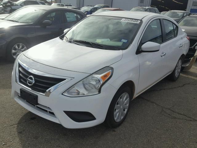 3N1CN7AP0HL803122 - 2017 NISSAN VERSA S WHITE photo 2