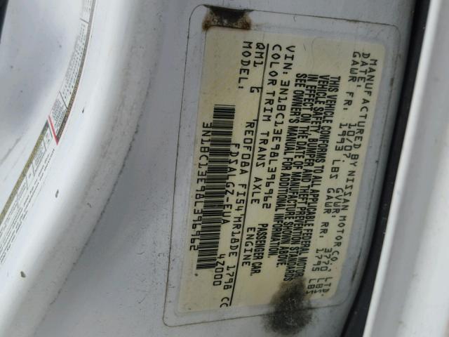 3N1BC13E98L396962 - 2008 NISSAN VERSA S WHITE photo 10