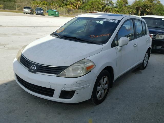 3N1BC13E98L396962 - 2008 NISSAN VERSA S WHITE photo 2