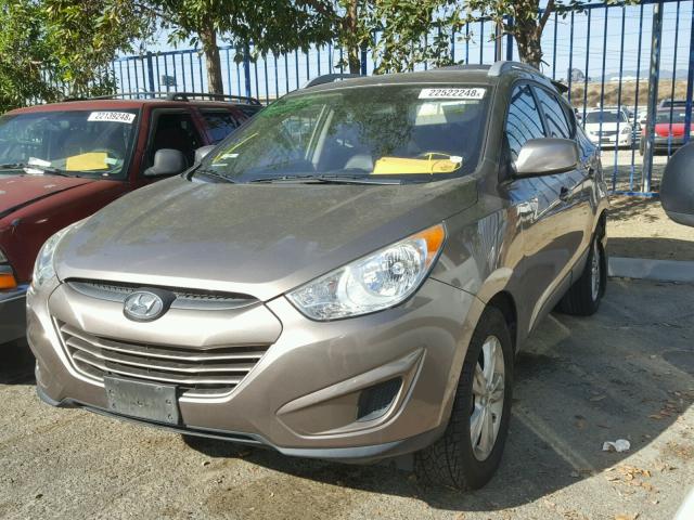 KM8JU3AC3BU126900 - 2011 HYUNDAI TUCSON GLS BROWN photo 2