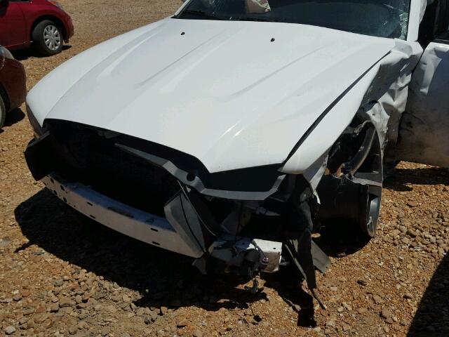 2B3CL3CG7BH525684 - 2011 DODGE CHARGER WHITE photo 9