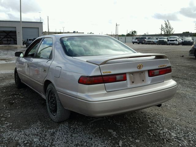 4T1BG22K2WU293797 - 1998 TOYOTA CAMRY CE SILVER photo 3