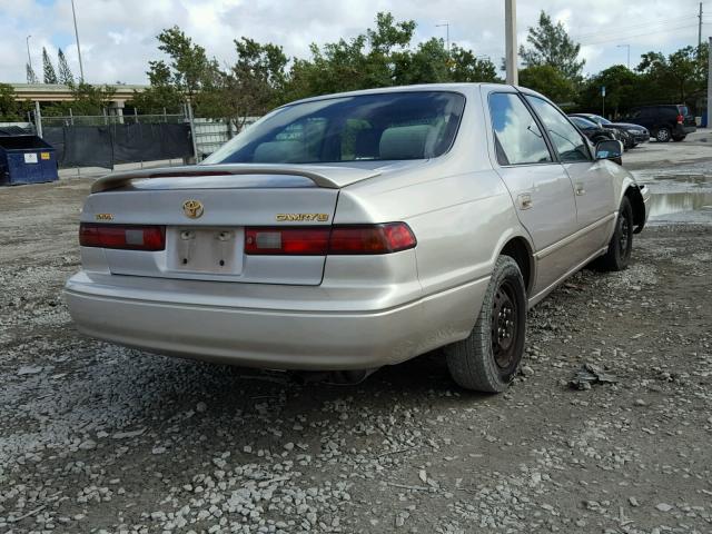 4T1BG22K2WU293797 - 1998 TOYOTA CAMRY CE SILVER photo 4