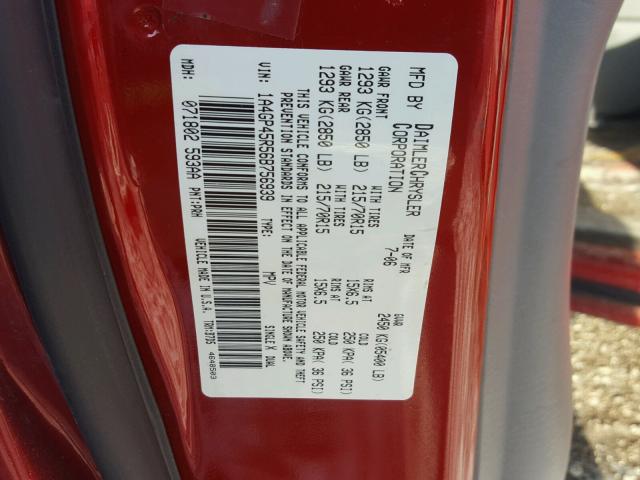 1A4GP45R56B756939 - 2006 CHRYSLER TOWN & COU RED photo 10