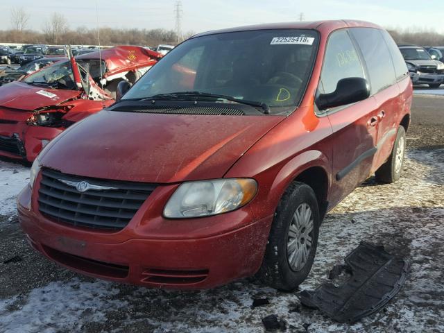 1A4GP45R56B756939 - 2006 CHRYSLER TOWN & COU RED photo 2