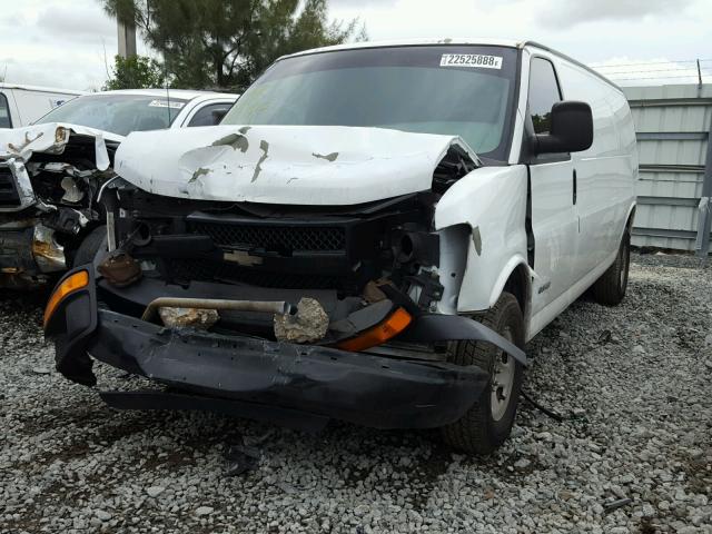 1GCHG39U641174337 - 2004 CHEVROLET EXPRESS G3 WHITE photo 2