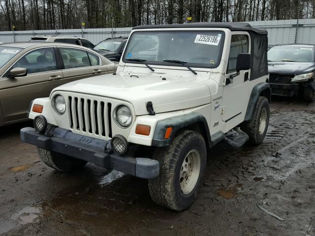 1J4FY19S6WP739753 - 1998 JEEP WRANGLER / WHITE photo 2